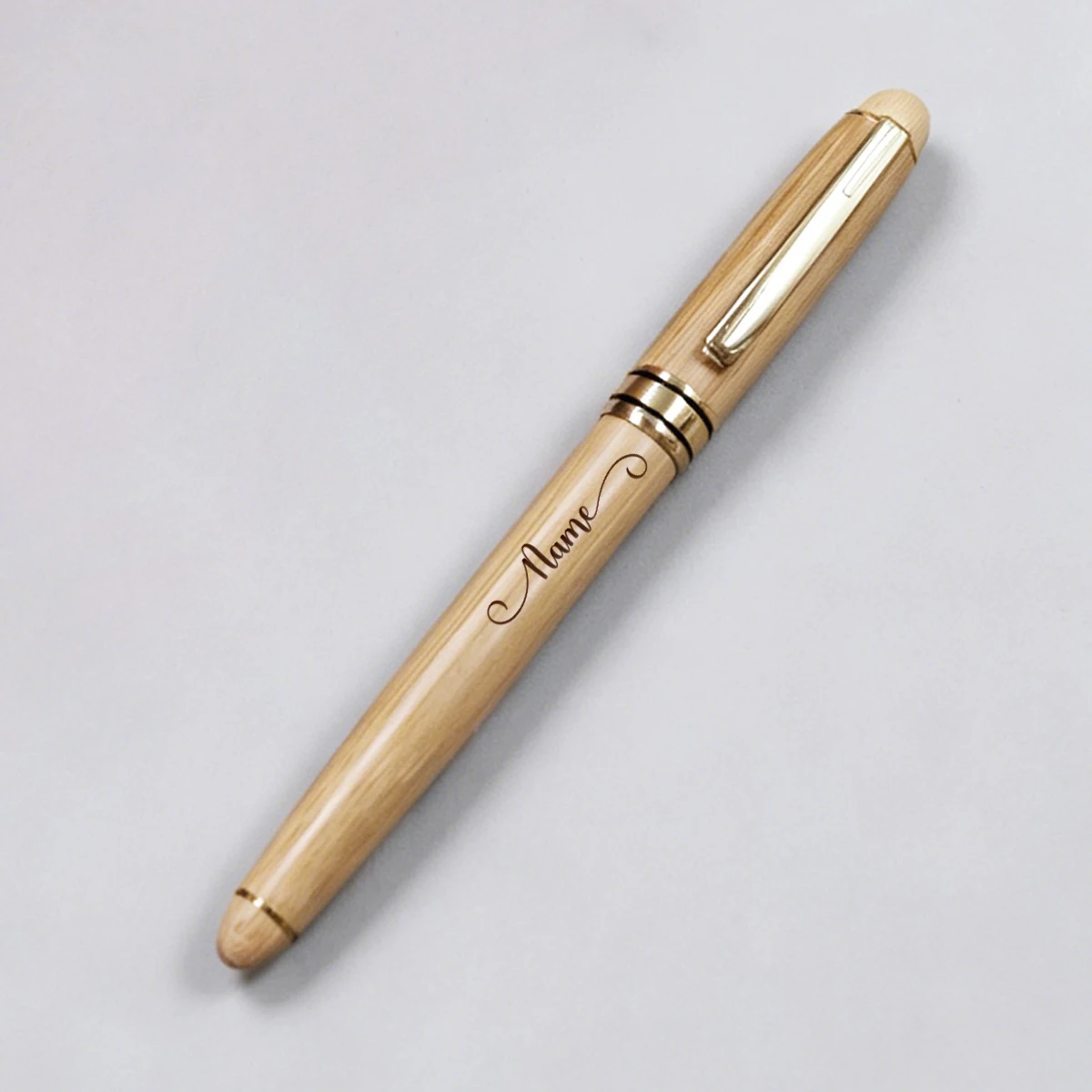 Stylo personnalisé avec support en bois – Image 7