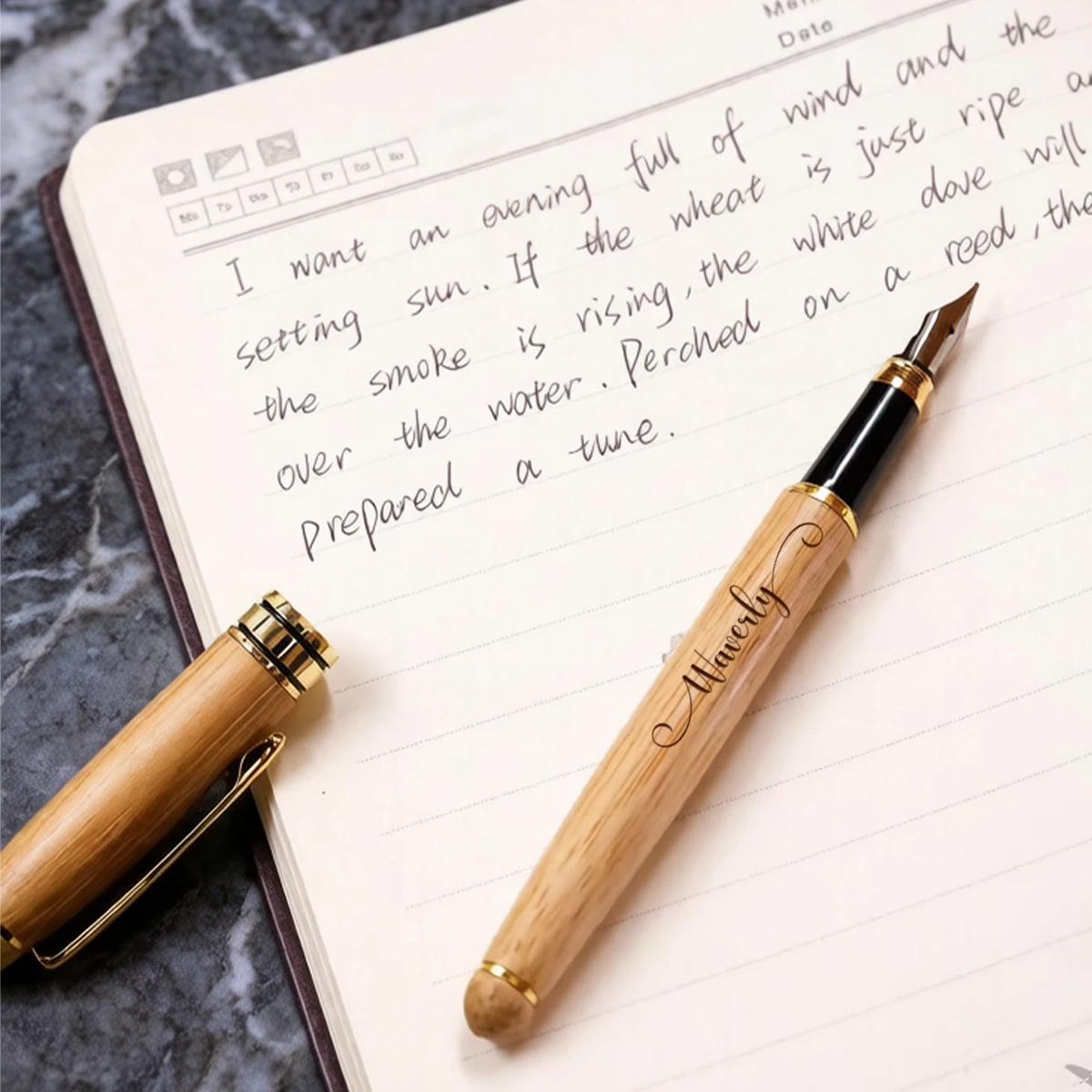 Stylo personnalisé avec support en bois – Image 6